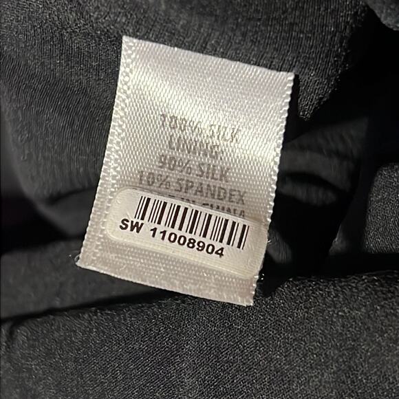 St. John Black Silk Sleeveless Polka Dot Top Blouse Size 6 - Picture 7 of 7